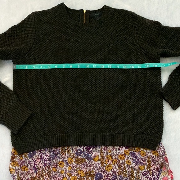 Like New J. Crew Green Knit Shirttail Sweater in Liberty Poppy Floral - Picture 3 of 7